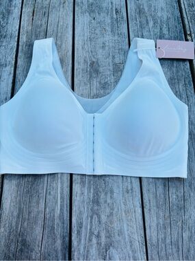 Luna Hug White Wireless Front Closure Padded Bras size 2XL